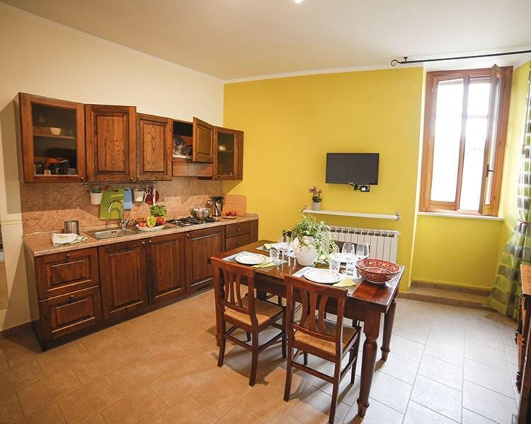 Palazzo Le Muse Apartments Беванья Екстер'єр фото